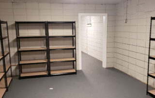 ROFF Maintenance Shop 1 clean Right-On FiberFlex flooring, commercial flooring, water proof flooring, non skid flooring, impact resistant flooring, chemical resistant flooring, slip resistant flooring, 20 year warranty flooring, bacteria resistant flooring, microbe resistant flooring